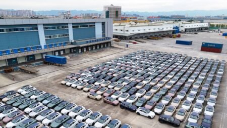 L’Union européenne va imposer jusqu’à 35% de surtaxes sur les voitures électriques importées de Chine à partir de jeudi