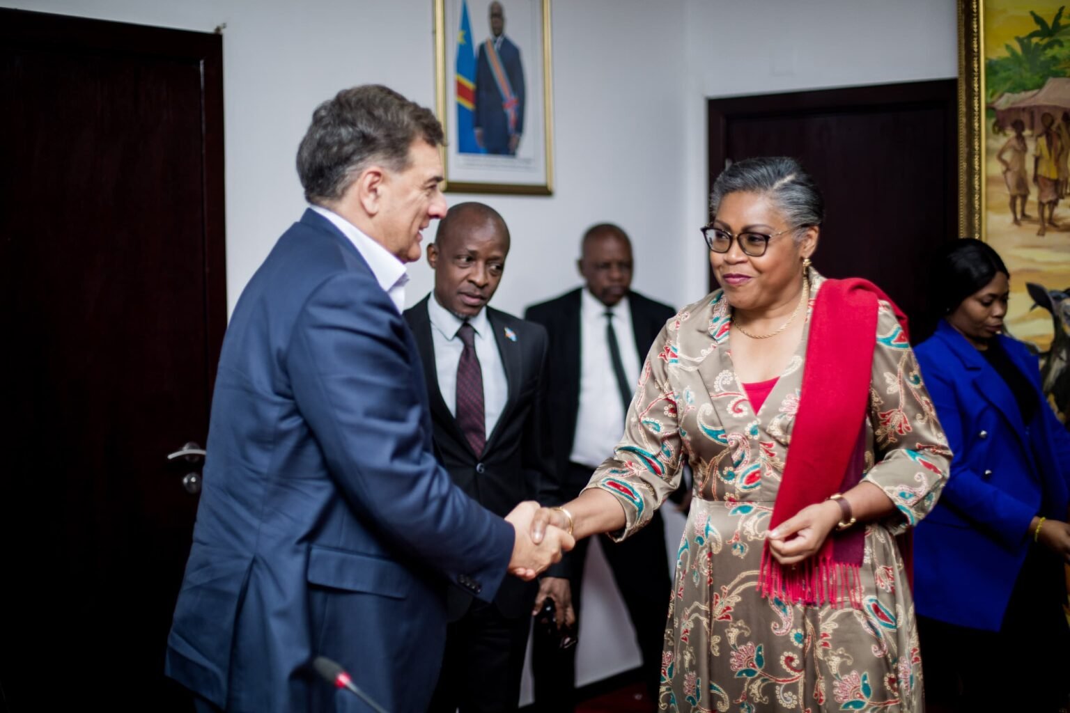 Judith Suminwa échange avec la société chargée d’installer 33 micro-barrages hydroélectriques en RDC