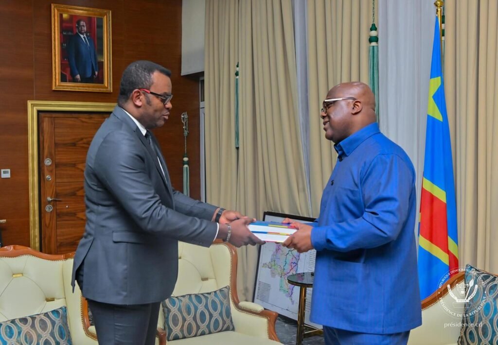le chef de l’Etat a reçu les premiers annuaires des fonctionnaires de l’Etat