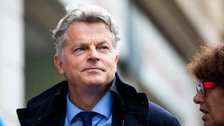 Fabien Roussel demande à Michel Barnier d’embaucher 600.000 fonctionnaires