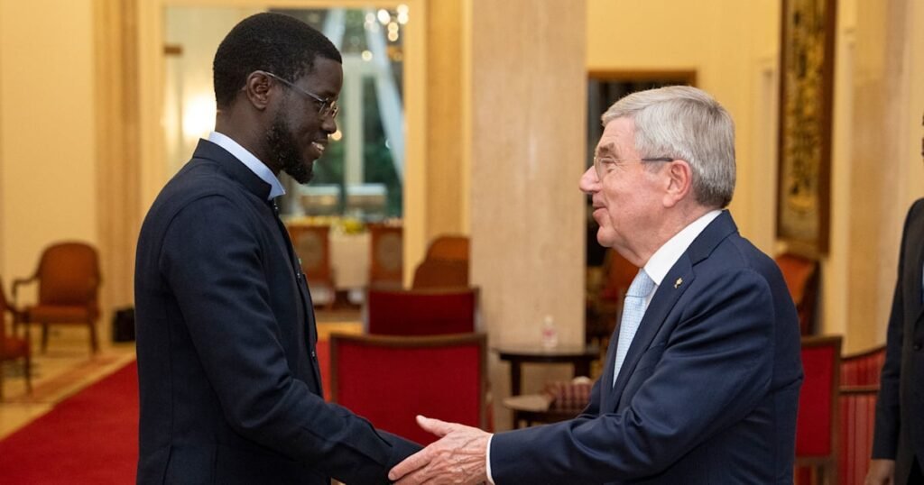 Le président du CIO entame son déplacement en Afrique au Sénégal, à Dakar, hôte des Jeux Olympiques de la Jeunesse de 2026