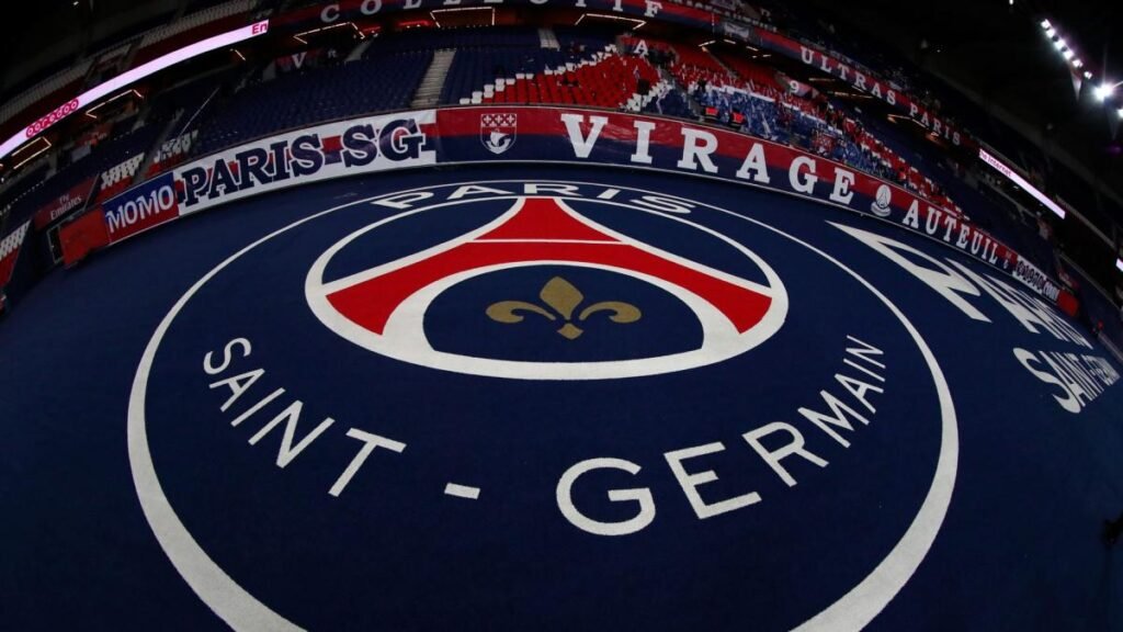Le PSG sanctionné après les chants homophobes contre Strasbourg