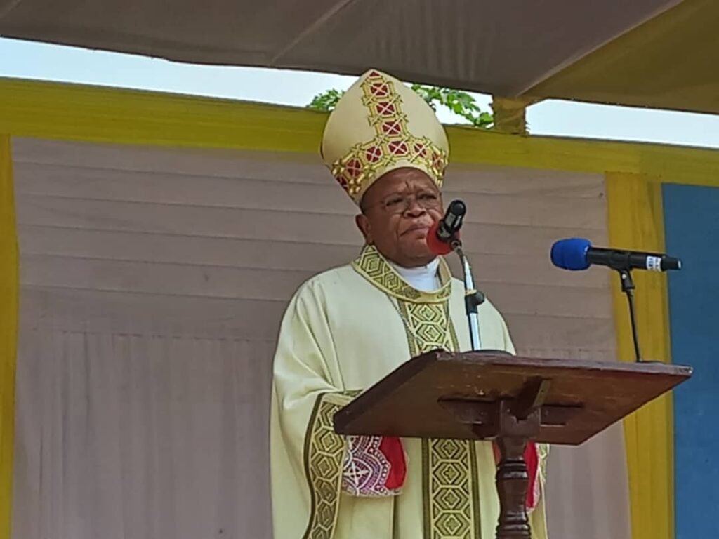 Cardinal Ambongo : « Comment on peut dégager beaucoup d’énergie à parler de changement de la constitution au lieu de s’occuper de cette jeunesse abandonnée ? »