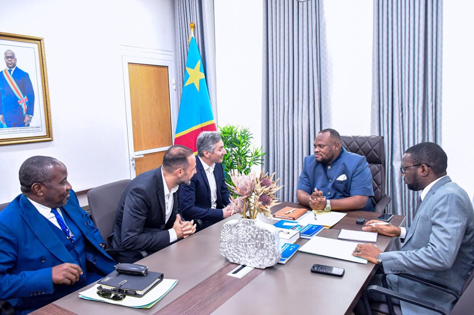 Le gouverneur de Kinshasa veut donner des moyens au groupe Angel pour transformer des déchets plastiques