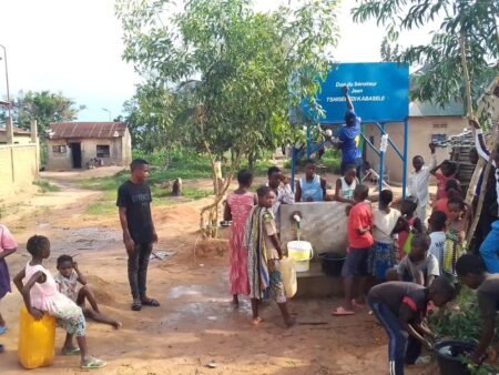 Kananga : une fondation dote les populations de Bena-Mandé des fourrages d’eau pour pallier la pénurie d’eau potable