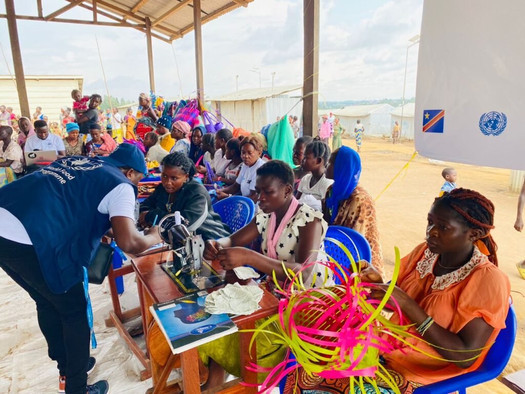 Kinshasa : 20 personnes réfugiées reçoivent des kits pour se lancer dans l’entreprenariat