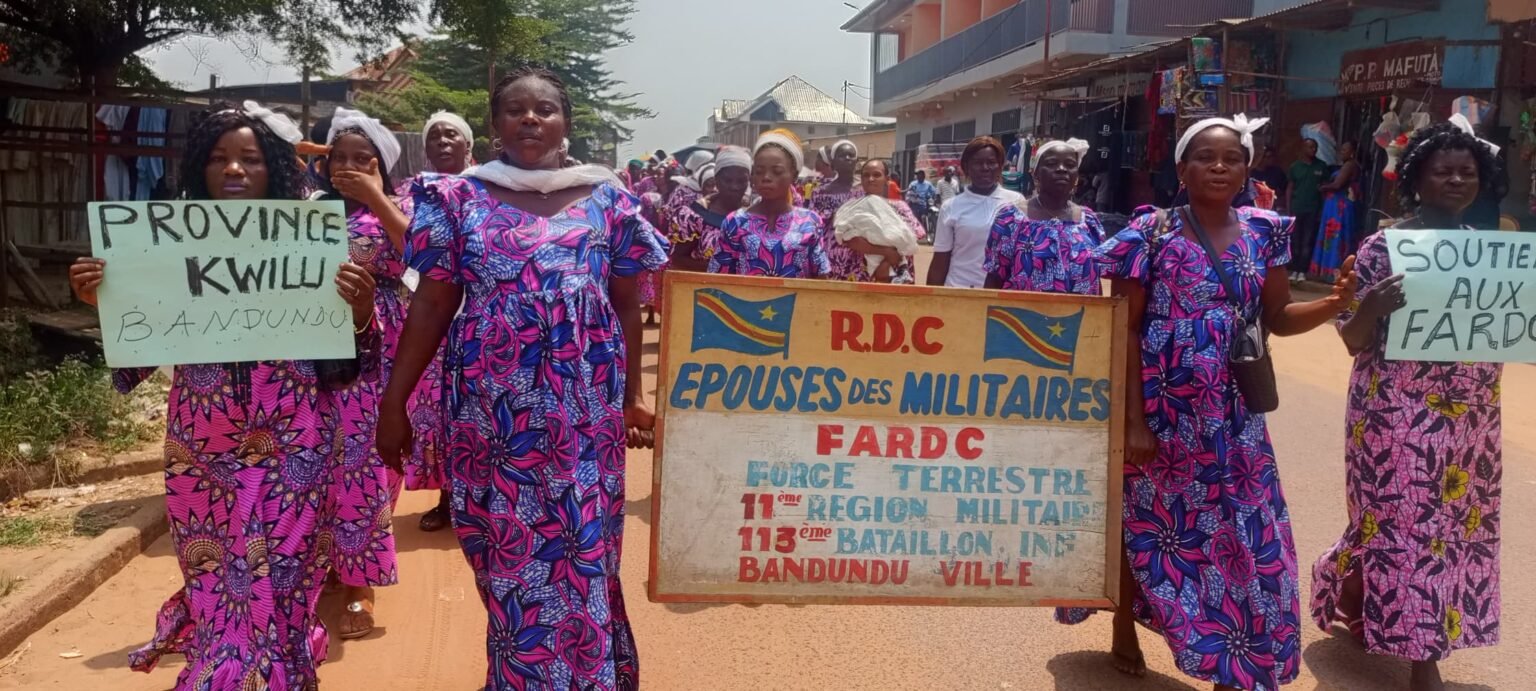Les Épouses des Militaires et Politiers Protestnts Contre l’agression Rwandaise dans l’Est de la Rdc