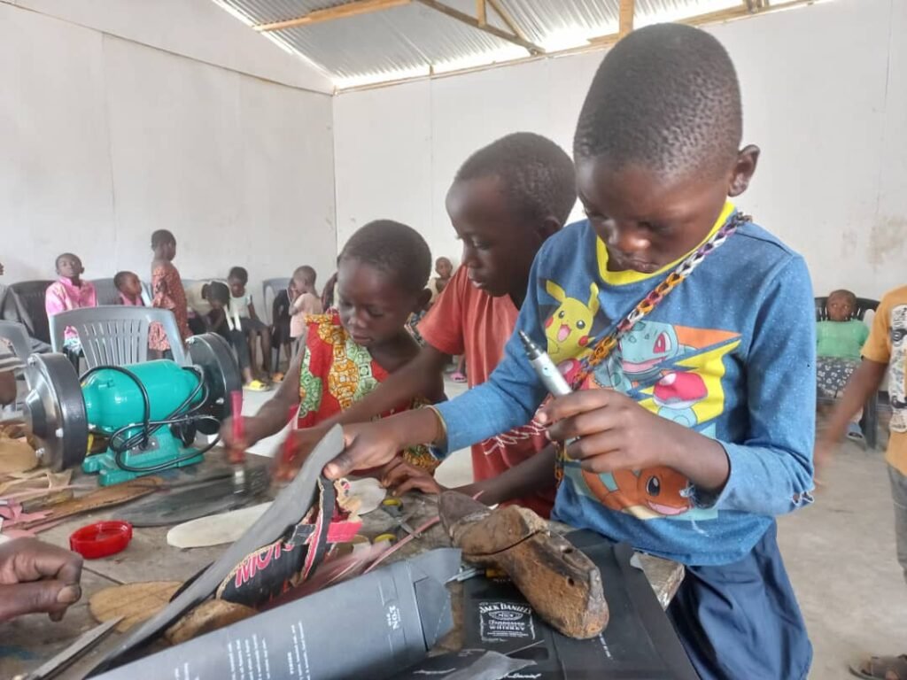 Les Jeunes et La Formation Technique: Redoiner des commentaires Ses Lettres de Noblesse à l’Enseignement Technique en rdc?