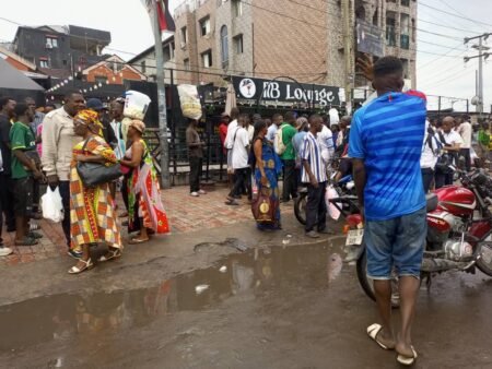A Kinshasa, des bandits armés braquent le bar de Martin Bakole et un bureau de change