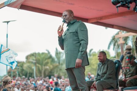 A Mwene-Ditu, Guy Kabombo mobilise contre l’agression rwandaise et le tribalisme