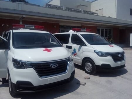 Le gouvernement dote les hôpitaux militaires de Kinshasa de 4 ambulances médicalisées