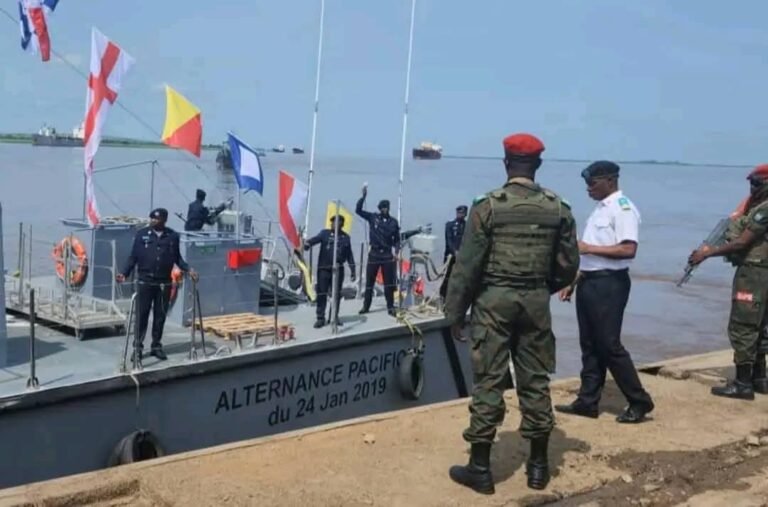 10 Embarcations de la Force Navale Mises à Flot sur le lac Tanganyika pour sécurissement de la province