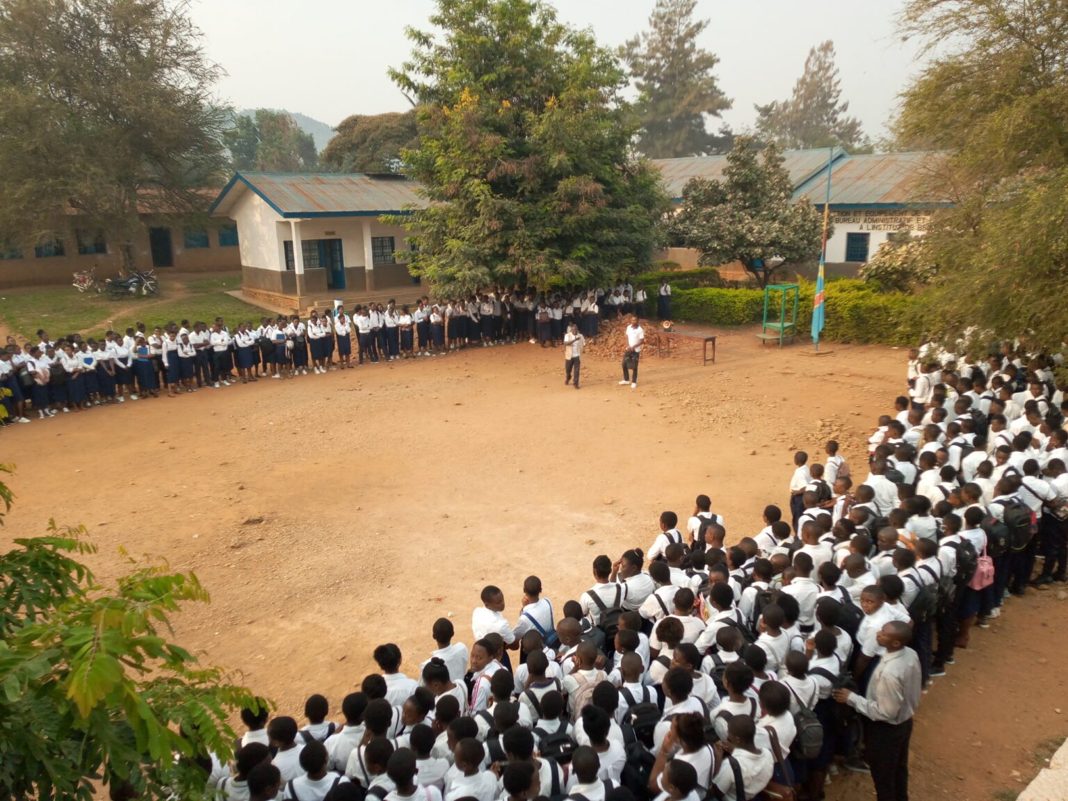 Reprendre Timide des Activites Scolaires à Masisi APRÈS LES COMBAT ENTRE FARDC ET WAZALEENDO