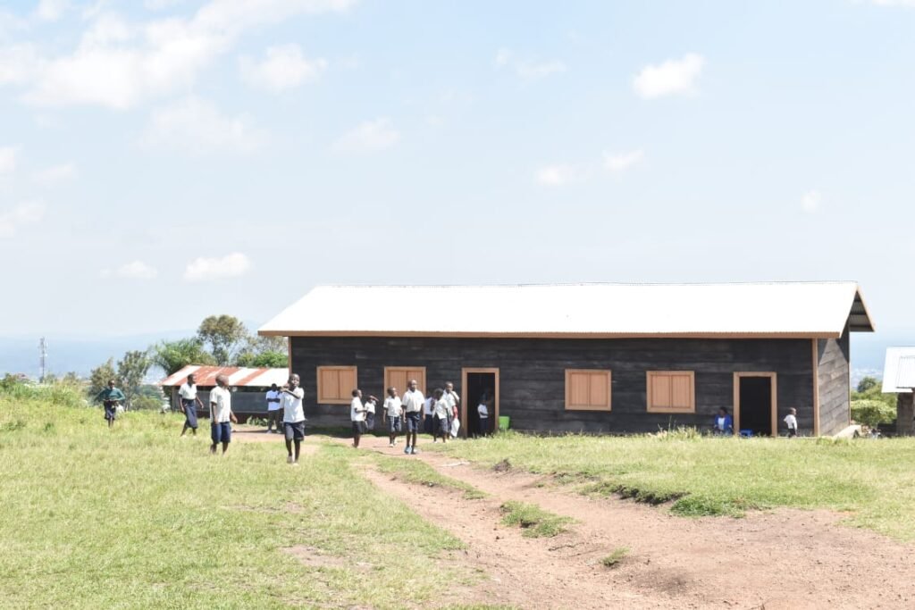 La Monusco Finance un Projet de Réhabilitation et d’Équilement de Classes de Deunt Écoles pour promouvoir l’éducation des Jeunes Fille à Beni