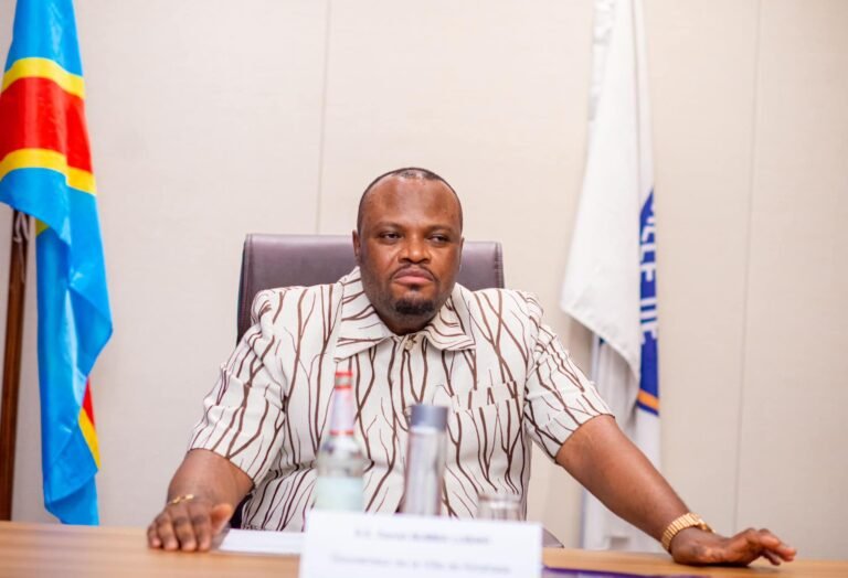 Inondations à Kinshasa : le gouverneur Bumba appelle la FEC à assister les sinistrés