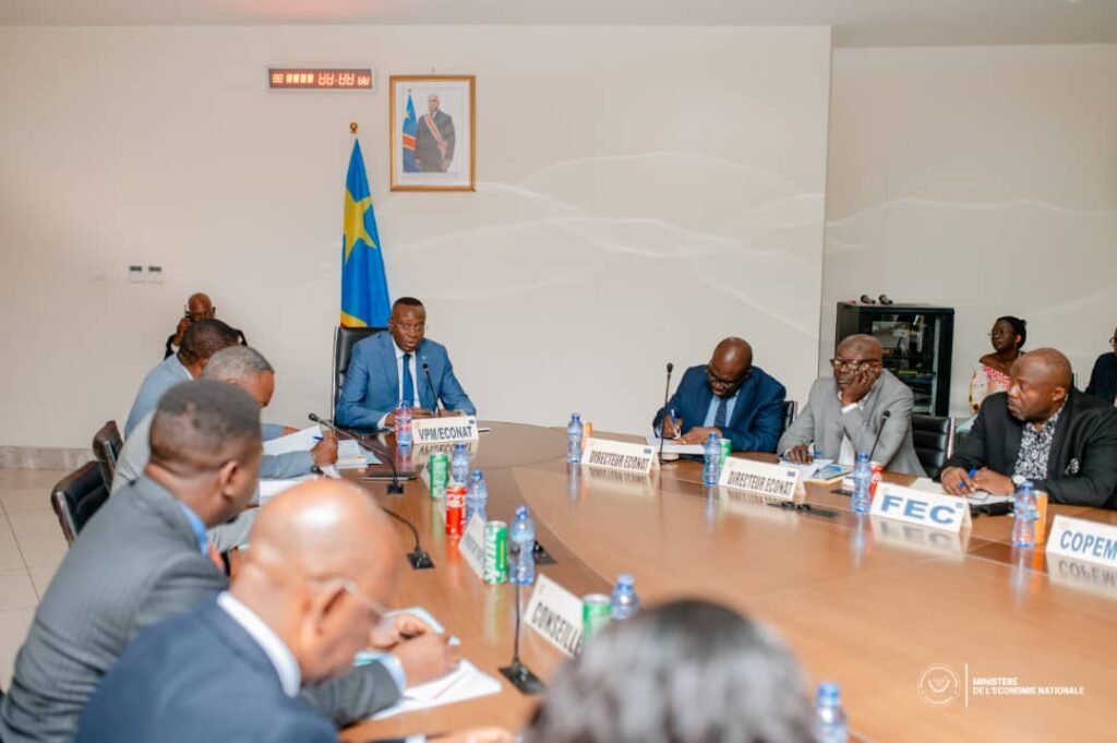 Daniel Mukoko et les Opérateurs Écononomiques Évaluent les Prix des Produits de Première Nécestété