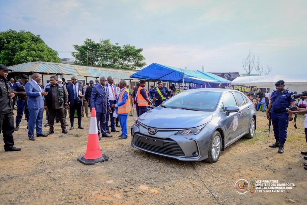 Démantèlement à Kinshasa d’un réseau de falsificateurs des permis de conduire, vignettes et cartes roses