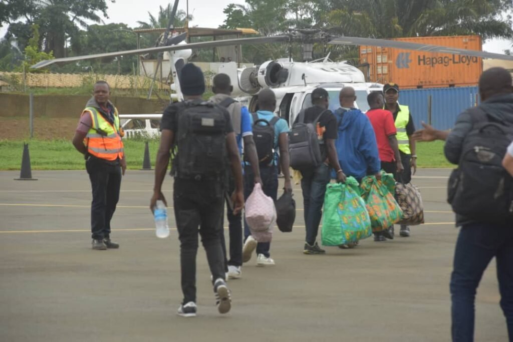 Environ 1 300 MILITAIRES ET PORTICIERS CONGOLais Transportsés de Goma à Kinshasa (Monusco)