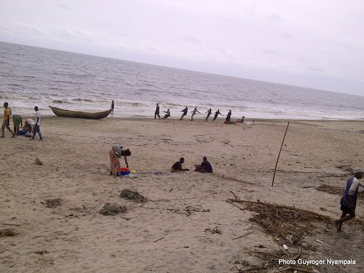 Moanda : des jeunes leaders dénoncent les tracasseries des enseignements militaires contre les commerçants