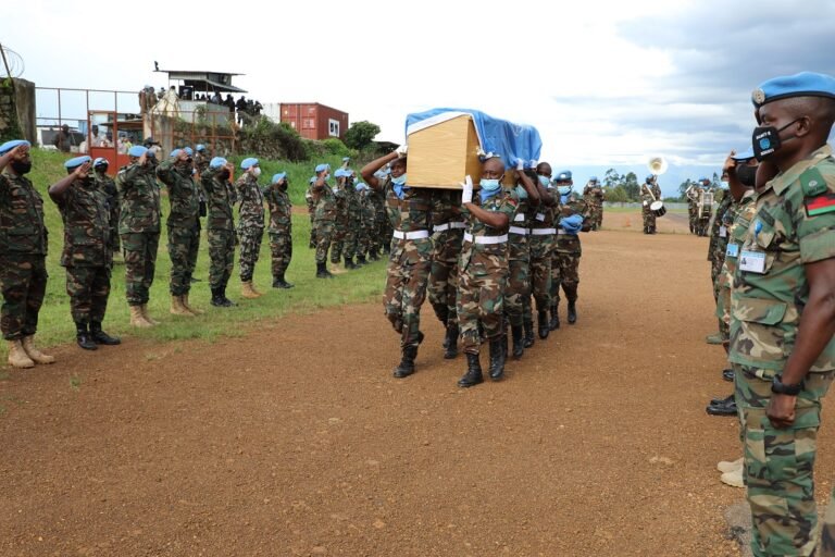 Bintou Keita Rend Hommage aux casques Bleus Tombés au Champe D’Henneur en RDC