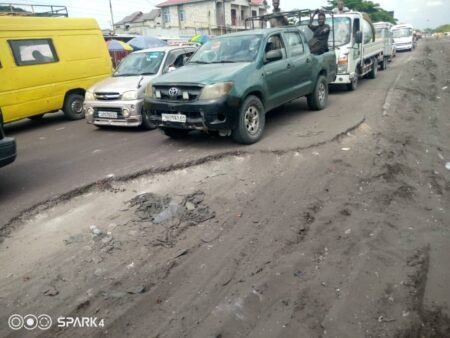 Kinshasa: Le Boulevard Lumumba Gravail DÉGRADÉ