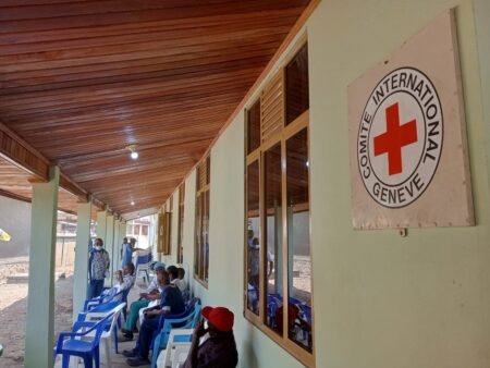 Le CICR dote l’hôpital de Kalehe en intrants médicaux pour la prise en charge des déplacés et des blessés de guerre