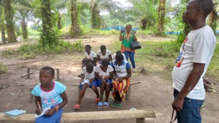 Faute de Classes et de Bancs: Les ÉLés