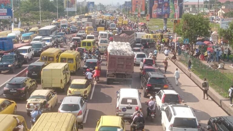 Casse-Tête verser circuler sur les routes de kinshasa