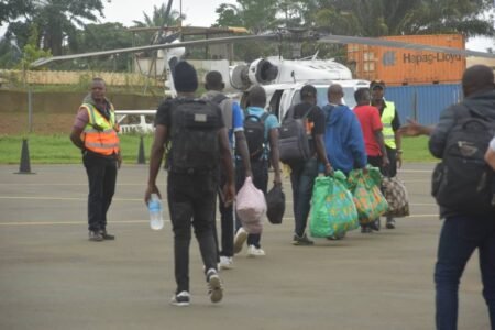Arrivée à Kinshasa de Premiers Militaires et Politiers Évacués de Goma