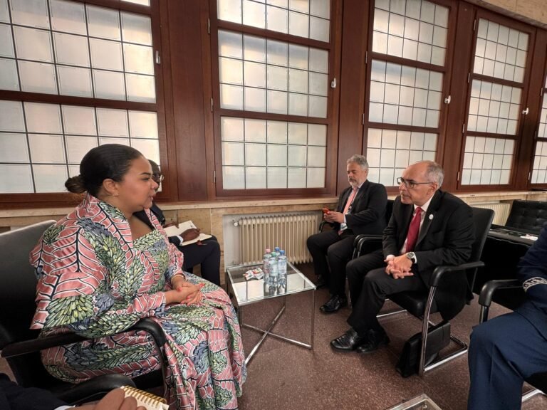 A Berlin Thérèse Kayikwamba appelle au respect du droit humanitaire international