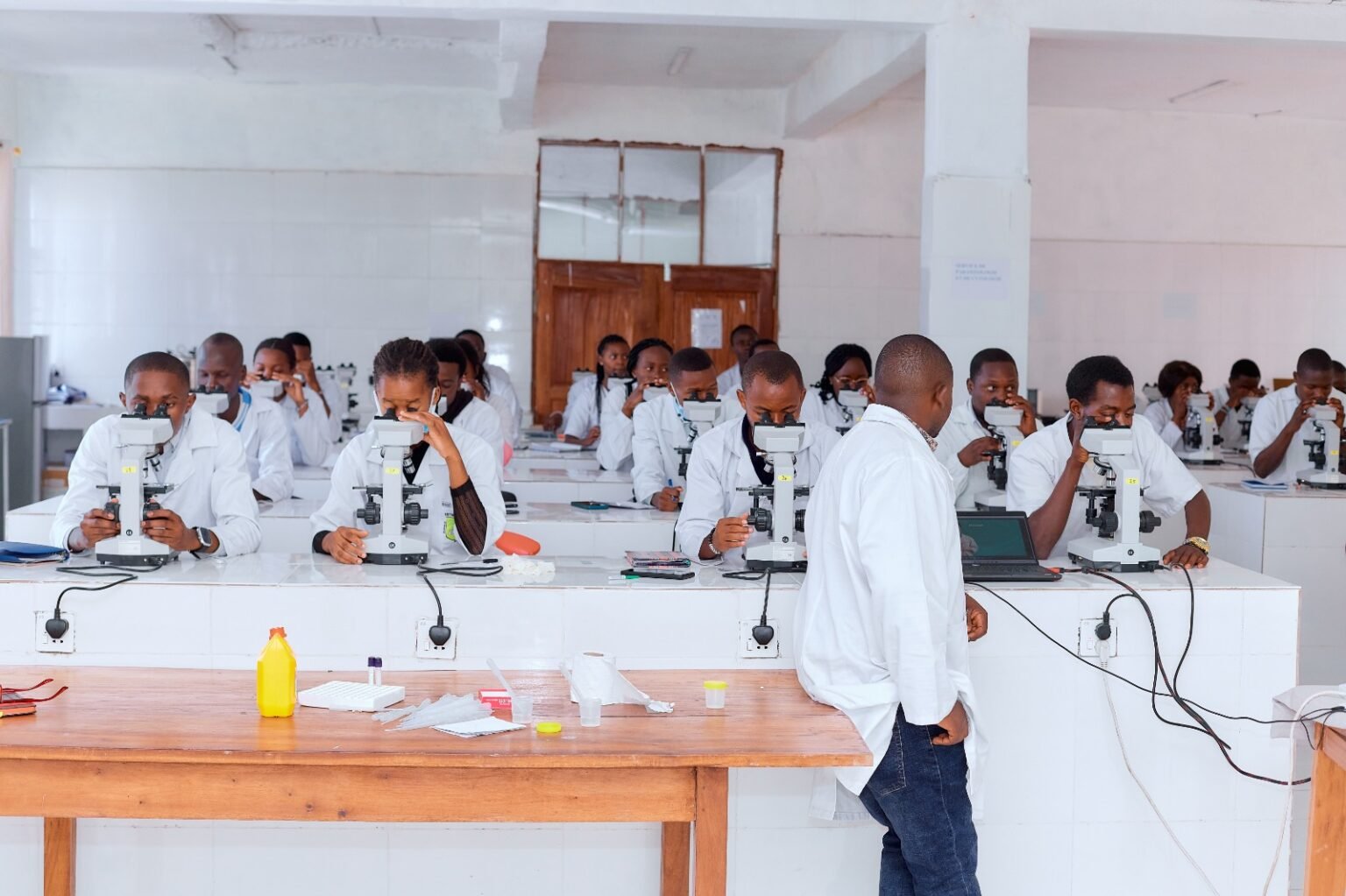 Unigom Inaugure Trois Nouveaux Laboratoires verser Renforcer la Recherche et L’Onnovation