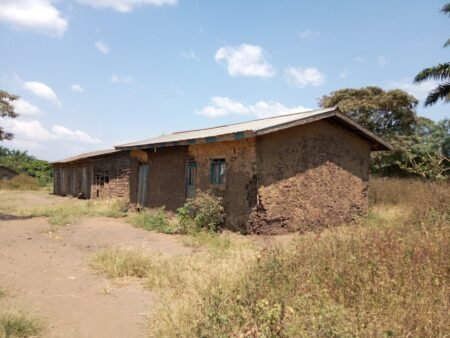 Beni: saisir Crânes et Suettes Humains DÉCOUVERTES DANS LE VILLAGE Kilya