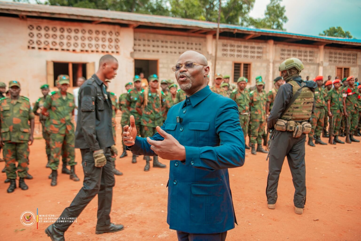 Le ministre de la Défense, Guy Kabombo clôture sa tournée dans la 13e région militaire