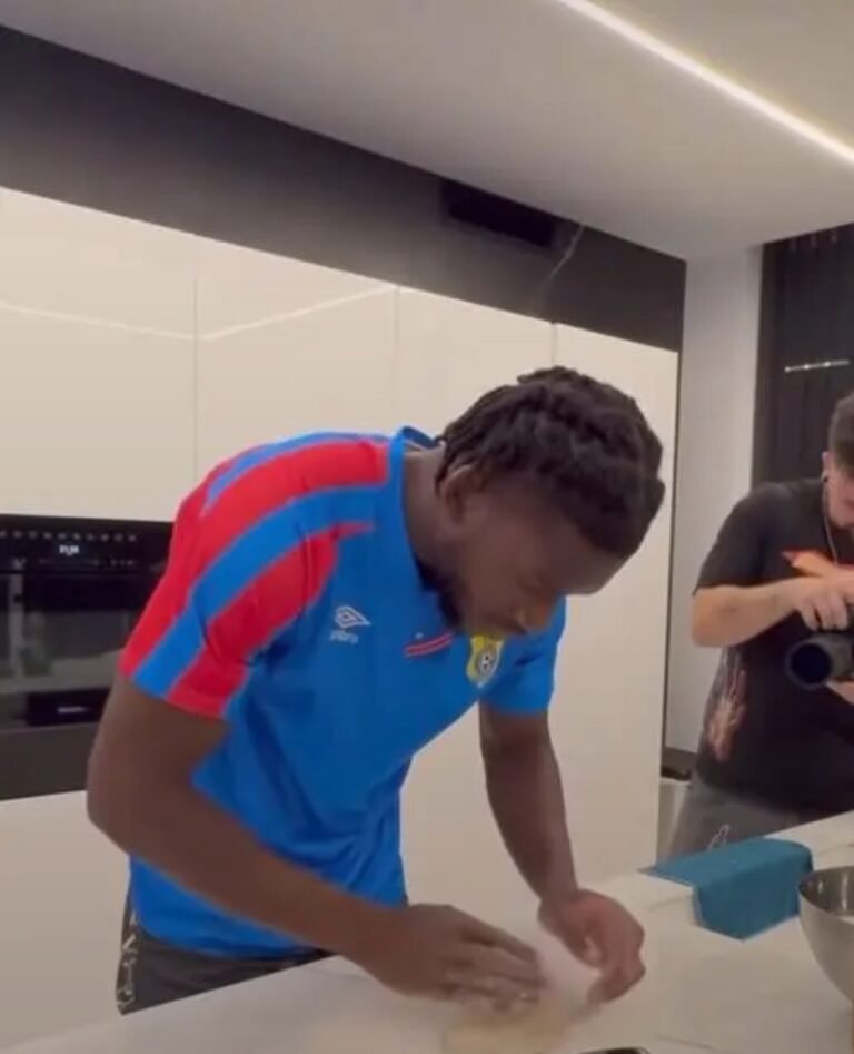 Léopards : qui est Willy Kambwala, le roc défensif de Villarreal qui dit oui à la RDC ?