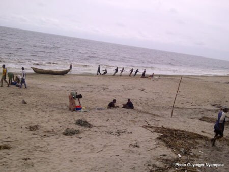 Des étudiants et pêcheurs de Muanda mobilisés contre l’expansion pétrolière