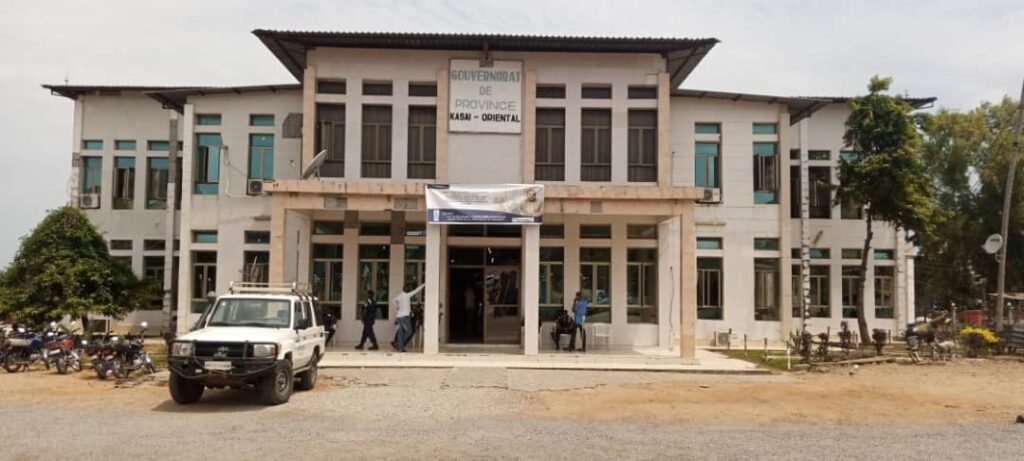 TROIS GROUPES DE PRÉSUMES BANDIDS PRÉSENTÉS AU GOUVERNEUR DU KASaï-ORIENTAL