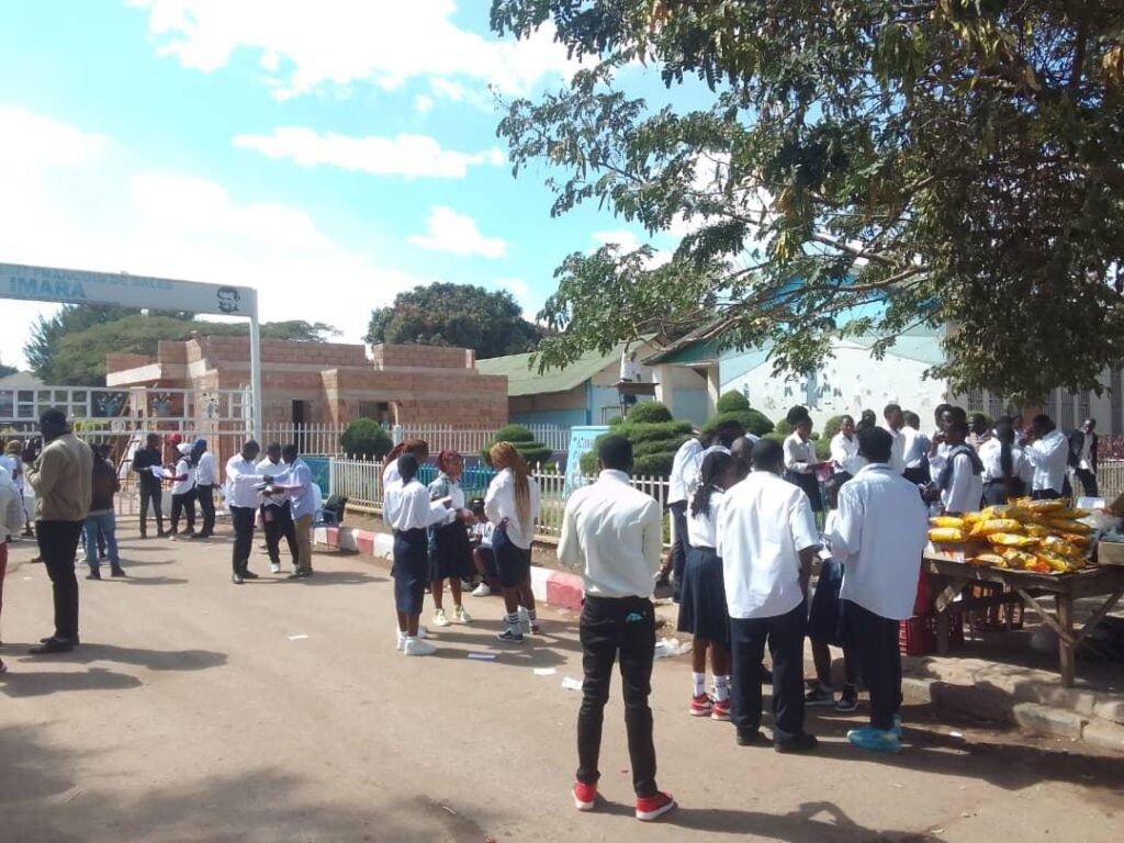 Kasaï Oriental : des élèves mécontents incendient leur école après l’échec à l’examen d’État