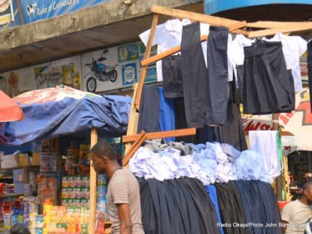 KINDU: Engouement au Marché Central à L’approche de la Rentrée Scolaire, Mais Les Ventes Peinon