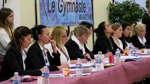 Comment les exigences envers les arbitres en gymnastique ont-elles évolué ?