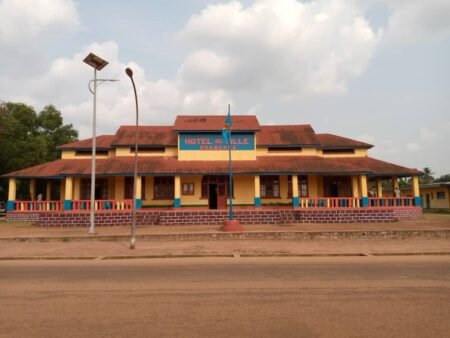 Formation de 140 ENSEIGNANTS SUR LE NOUVEAU PROGRAMME DES HUMUNITÉS PÉDAGOGIQUES À MBANDAKA