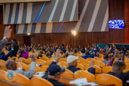 Le Phare: «À la veille de la session Budgetaire, ça a envoyé Le Roussi AU Parlement! “