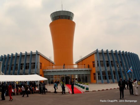 Le Potentiel : « Panne électrique à N’Djili : le commandant de l’aéroport suspendu après un black-out retardant l’atterrissage de l’avion présidentiel »