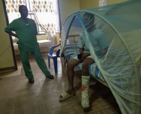 Un militaire lors d’une attaque contre une position des FARDC en territoire de Beni