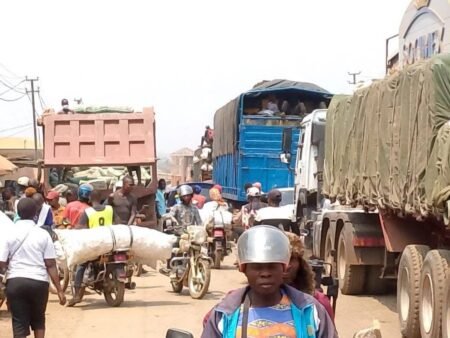 Déploiement de militaires en appui aux PCR pour réguler les embouteillages à Matadi