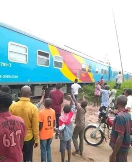 Un ravin coupe la voie ferrée et entrave le trafic à Demba, la société civile lance un appel à l’aide