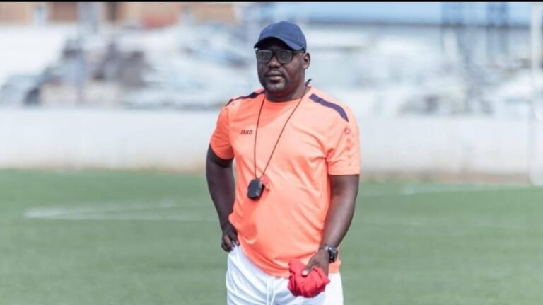 Linafoot Ligue 1 :« L’arbitre a gâché le match en donnant un but sur hors-jeu » Tifo Miezi