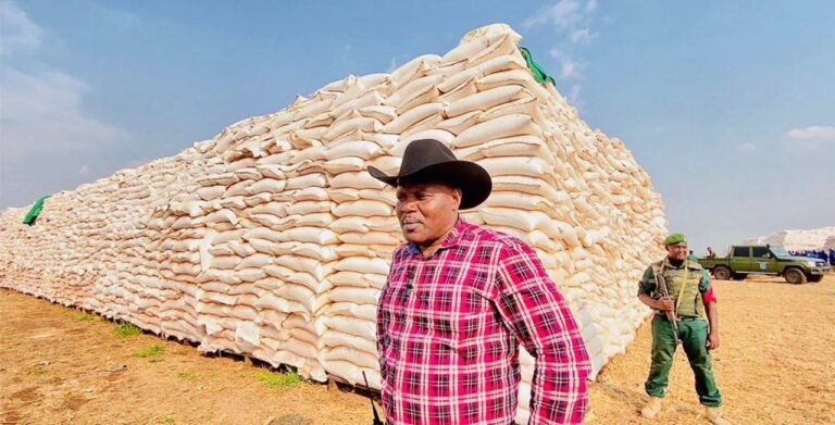 Le Service national remet 1600 sacs de farine de maïs aux étudiants de l’UNILU et l’ISP