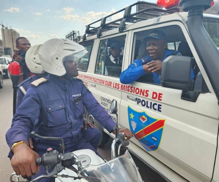 Festivités de fin d’année : des inspecteurs de l’IPG suivent les policiers tracassiers à Kinshasa