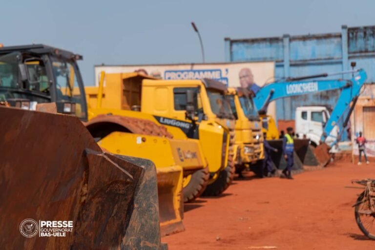 Présentation d’engins pour la réhabilitation et la construction des routes du Bas-Uélé