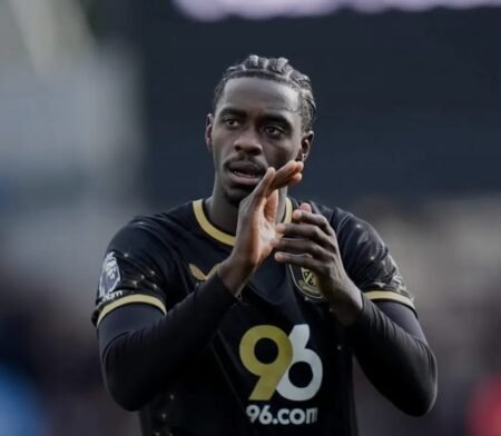 Premier League : Burnley s’incline à domicile malgré le retour de Tuanzebe